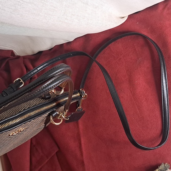 🎁 NEW Coach Kelsey Black and Tan Satchel and Crossbody Excellent Condition - Picture 13 of 14